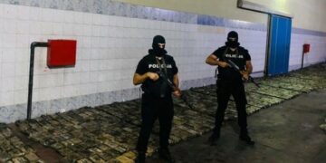 Kapet duke u shkarkuar tek porositësit! Sekuestrohet mbi 1 ton kokainë në një kontejner me banane në Malin e Zi