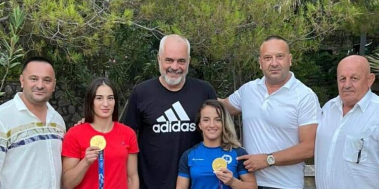 Rama takon të “artat” e Kosovës: Nder i madh! Uroj t’i vizitoj së shpejti në Pejë për të mësuar nga shkolla e tyre e kampionëve