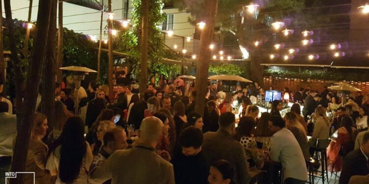 Ironia e Mentor Kikisë me turmat moraliste dhe ordinere në Fb: Në mbrojtje të rracës së pastër dhe krenare shqiptare