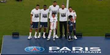 Spektakël në “Parc des Princes”: PSG prezanton Messin, Ramosin e Donnarumman, tifozët në festë