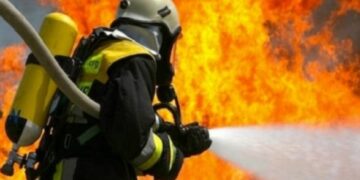 Italia në “luftë” me flakët, shkon në gjashtë numri i viktimave