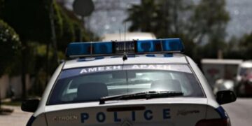 Nuk pranoi t’i çonte klientit kafen në banesë, shqiptari qëllohet me armë në Greqi