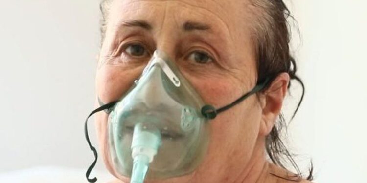 VIDEO/ Nuk bëri vaksinën, flet e infektuara me covid: Kam bërë gabimin më të madh të jetës