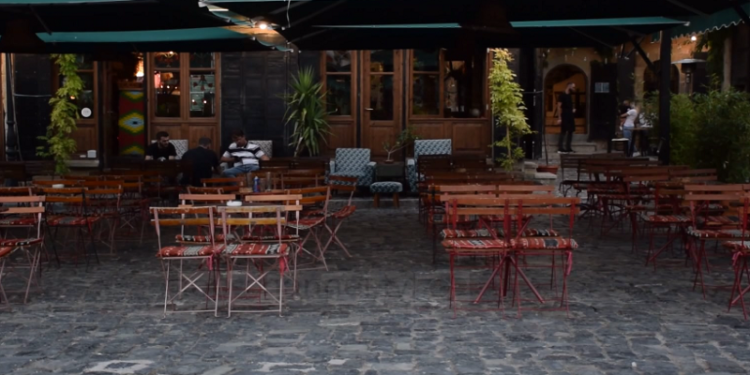 Shqipëria që nuk prisja”! Turisti italian befasohet nga Korça, gjatë vizitës në qytet