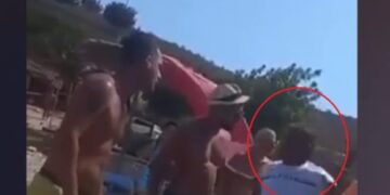 VIDEO: “Merri këto dhe gris b*thën”, del sërish në skenë Mihal Kokëdhima, debaton me pushuesit në Porto Palermo