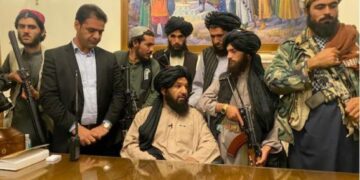 Goditja e parë ndaj talibanëve, SHBA bllokon miliarda dollarë të bankës qendrore afgane