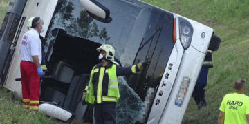 Hungari, 8 të vdekur dhe 48 të lënduar në një aksident autobusi