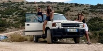 Foto mbi “Land Rover” e marrë me qera! Çfarë publikuan 22-vjeçarja dhe dy të rejat italiane disa orë para aksidentit tragjik në Qafë Muzinë?!