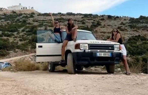 Foto mbi “Land Rover” e marrë me qera! Çfarë publikuan 22-vjeçarja dhe dy të rejat italiane disa orë para aksidentit tragjik në Qafë Muzinë?!