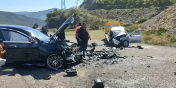 Plagosen 6 anëtarë të një familje në aksin Burrel-Milot: Një prej tyre niset me helikopter drejt Tiranës!