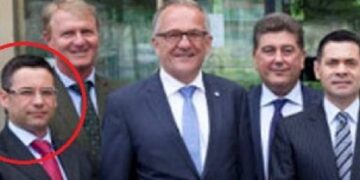 Ish këshilltari i Ahmetajt, nga i hetuar nga FBI-ja në këshilltar në Kryeministri: Historia e dyshimtë e Knidi Basharit, Rasputinit shqiptar që ka nisur të shfaqet në zyrat e institucioneve publike