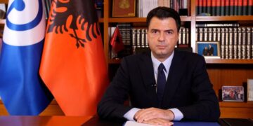 Berisha jashtë Grupit Parlamentar, Zëri i Amerikës: E kërkoi Yuri Kim