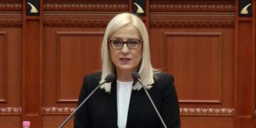 U zgjodh në krye të Kuvendit! Lindita Nikolla mban fjalën e parë: Ndihem e nderuar, në këtë sallë armiku nuk jemi ne!