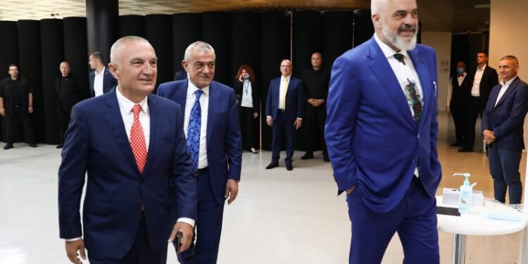 Bllokohen emërimet për Gjykatën e Lartë dhe atë Kushtetuese, erë pazaresh Rama-Meta për të penguar shkarkimin e presidentit