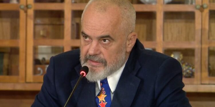 Shpërndarja e teksteve shkollore falas, Rama jep informacionin e rëndësishëm: Do ndahen dhe për klasat 10-12, ja kush përfiton