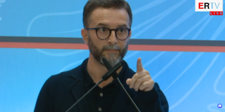 “Nuk hyra si hajdut dhe nuk dola si hajdut”! Dalin pamjet: Braçe rrëzon përtokë karrigen e zyrës