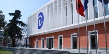 Demokrati i njohur bën deklaratën e fortë: Më vjen turp nëse do dal jashtë dhe t’u them se jam pjesë e…