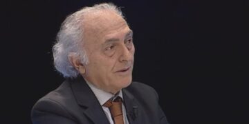 “Do ta shikojë Sali Berishën prapa hekurave”! Frrok Çupi bën veprimin e papritur në mes të emisionit