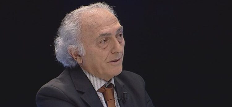 “Do ta shikojë Sali Berishën prapa hekurave”! Frrok Çupi bën veprimin e papritur në mes të emisionit