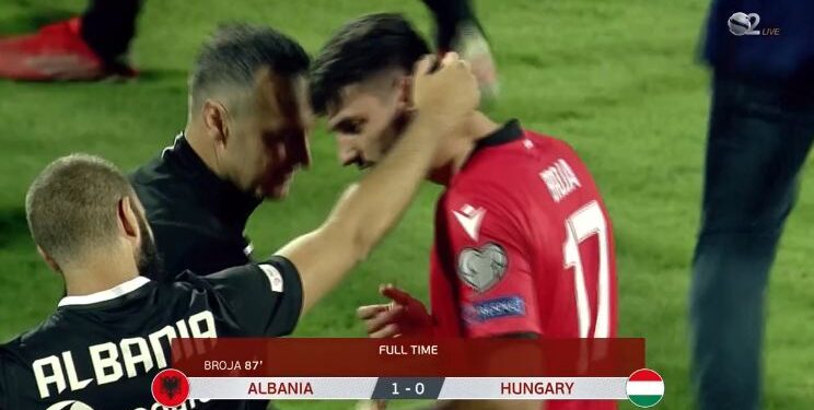 I dha fitoren Shqipërisë dhe la kritikat pas: Armando Broja shpërthen në lot pas ndeshjes me Hungarinë