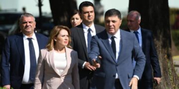 VIDEO/ Simpatizantët e PD sulmojnë Bashën: “O by****r, o legen, o plehër… o injorant”