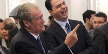 Perla e ditës: Komiteti i Pajtimit Kombëtar të gjaqeve kërkon të pajtojë Berishën dhe Bashën