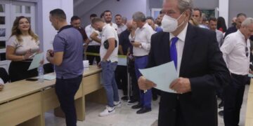 Pengmarrja e PD nga Berisha për interesa familjare, është kanibalizëm politik apo enverizëm