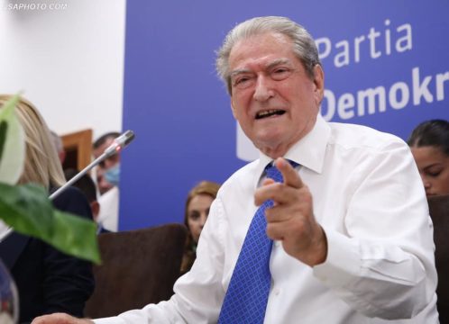 Aksioni i Berishës, “VOA”: Ndër vite ka qenë mburojë e Bashës, flet për parime por ka mbajtur me dorë të fortë kontrollin mbi partinë
