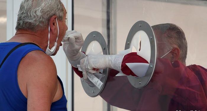 Covid-19 ul jetëgjatësinë sidomos tek burrat