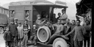 Viti 1917, transporti publik në Shqipëri autobusi Ersekë-Jorgucat