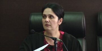 “I kam fëmijët sëmurë”, gjykata lë në burg ish gjyqtaren e arrestuar për korrupsion