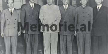 Takimi panjohur i Mao Ce Dunit me Hysni Kapon e Beqir Ballukun: Nëpër rrugët e Pekinit do shihni parulla që bëjnë thirrje për përmbysjen time