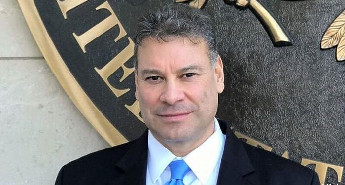 PROFIL/ Një Escobar amerikan, kush është i dërguari i ri i SHBA për Ballkanin