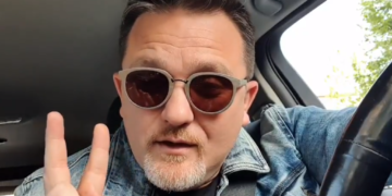 Juli  i Zefit i bën gati Bashës ‘letrën e lamtumirës’: Kërko ndjesë dhe largohu, se na ke fyer dhe lënduar, përveçse na ke lënë rrugëve