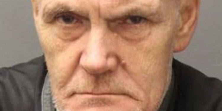 Nuk do të jetojë më në rrugë, i pastrehu dorëzohet në polici dhe rrëfen vrasjen që ka kryer…