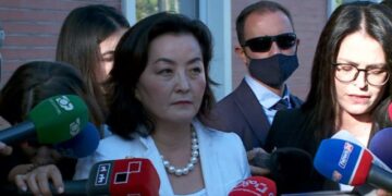 Mesazhi i ambasadores Kim për Berishën: PD s’mund të bëjë përpara, nëse një këmbë e ka në të shkuarën! Kush do të vërë SHBA-në kundër shqiptarëve, e ka gabim