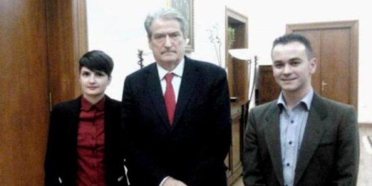 Kristi Pinderi i LGBT flet me superlativa për Berishën: Rama ka 9 vite që na gënjen