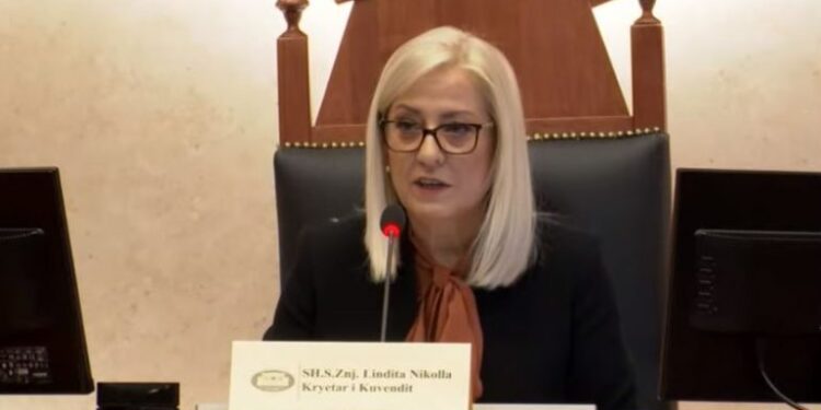 Basha nuk heq dorë nga politika e debatit, pas Luljeta Bozos i hakërrehet Lindita Nikollës: “Turp t’iu vijë”