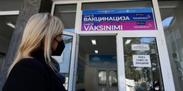 Maqedonia e Veriut nis të hënën aplikimin e dozës së tretë të vaksinimit