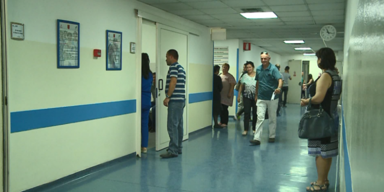 Shqiptarët e kanë të pamundur të bëjnë ekzaminime mjekësore, janë shumë të shtrenjta