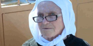 Humbi 3 familjarët në Gërdec, e moshuara: Sa herë shkoj në dyqan, më del djali këtu e më thotë ku shkon o nënë, e më shoqëron!