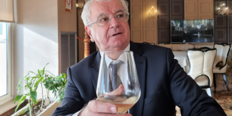 Ngjela feston zmbrapsjen e tankeve serbe: NATO e goditi Serbinë si “shtet autokrat që provokon fqinjët”