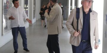 FOTOT/ Pas Bashës, Flamur Noka tenton të rrahë dhe Salianjin në selinë e PD-së