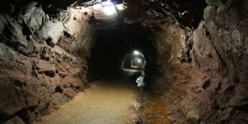 Në verën e vitit 1978 u zbulua flori në minierën e Tuçit në Pukë: Ja si e përcillte lajmin “udhëheqja pa celularë”!