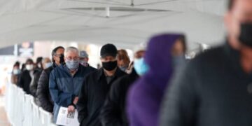 Miliona amerikanë drejt qendrave të vaksinimit për të marrë dozën shtesë të vaksinës