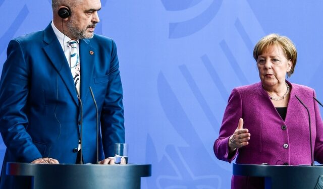 Angela Merkel dhe Rama në konferencë të përbashkët, kryeministri: Një ditë e bukur dhe e trishtuar për ne (PAMJET LIVE)