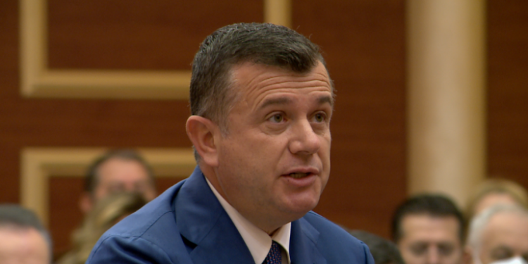 Balla: Asnjë deputet të mos hyjë në Parlament pa bërë vaksinën