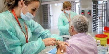 Katër vaksinat e miratuara kundër Covid kanë mbrojtje të lartë ndaj komplikimeve të rënda dhe vdekjes