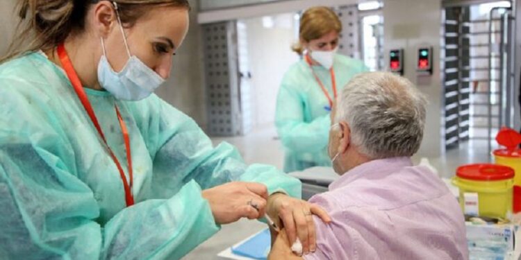 Katër vaksinat e miratuara kundër Covid kanë mbrojtje të lartë ndaj komplikimeve të rënda dhe vdekjes