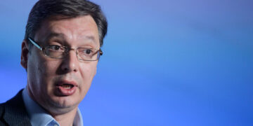 Vuçiç ngre tonet: Të tërhiqen të gjitha trupat nga veriu i Kosovës, pastaj bisedojmë